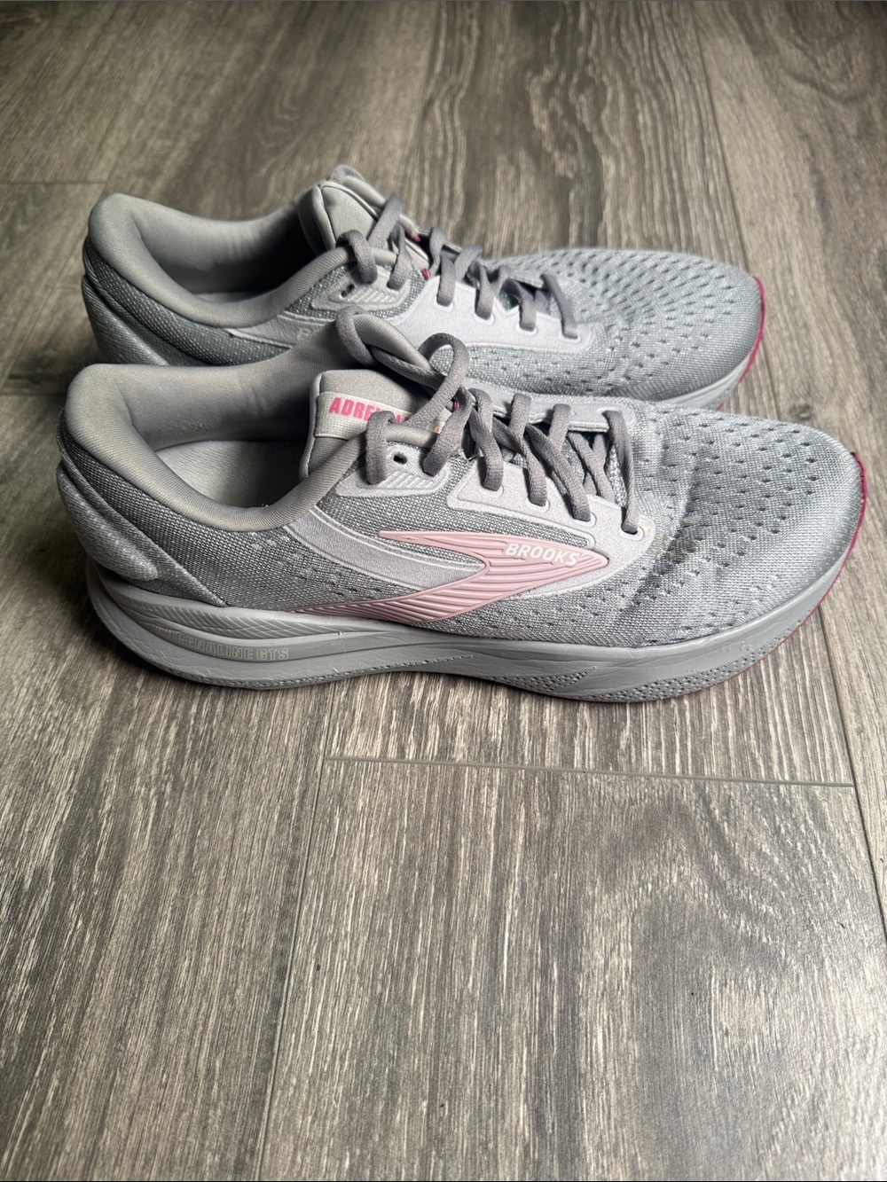 Brooks Adrenaline 24 GTS Women's Light Gray Running Shoes with Pink Accents